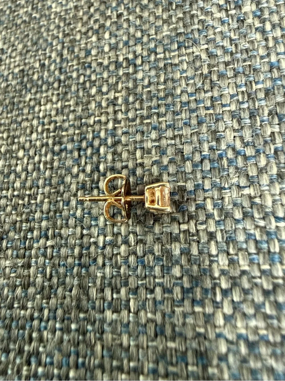 14K Yellow Gold Natural Diamond Stud Earring *SINGLE*
